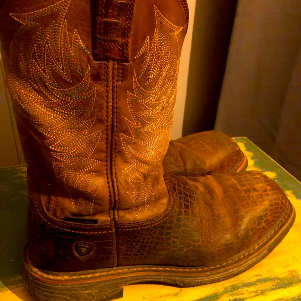 Men’s size 11 composite toe Ariat work boots